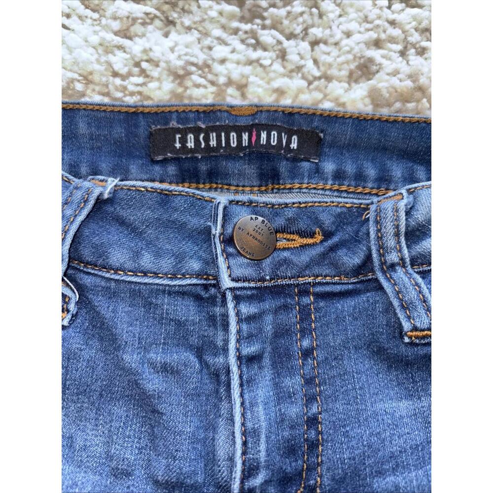 Fashion Nova Dark Wash Distressed Raw Hem Skinny Jeans Size 3 - Picture 3 of 5